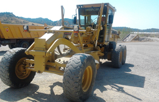 Excavaciones Blanco Corral S.L. motoniveladora amarilla